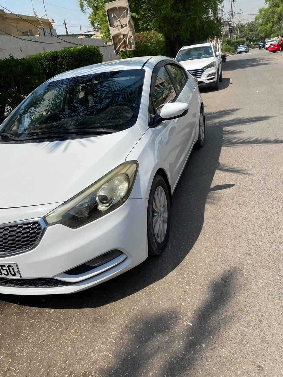 السلام عليكم للبيع 
كيا سيراتو 
موديل 2014 
مكينه 1600
ماشيه 169 الف 
سياره بيها بارد شي قليل وبيها صبغ ع كد شبر بالبنيد وبيها تكحيل فقط غير هذا كفاله من تبديل صبغ 
مواصفات سياره عاديه 
تحكمات فول 
شاشه +كامره 
3 انظمه قياده 
وباقي المواصفات المعروفه 
السعر 💸💵117 ورقه وبيها مجال الشراي 
📍المكان بغداد الكرخ 
الاتصال ☎️📞هـ***********
@إشارة
