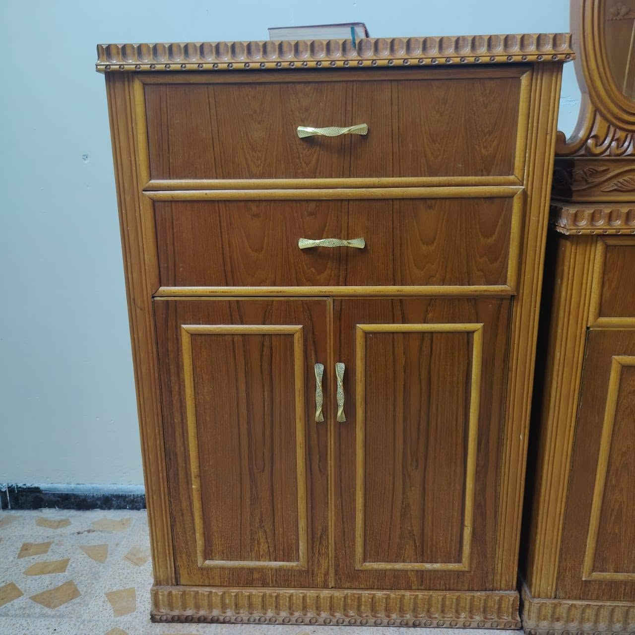سلام عليكم اخوان غرفه نوم للبيع خشب ثكيل درجه اولا سعر قفل من الاخير 950 مكاني بل ايمن  رقم***********
