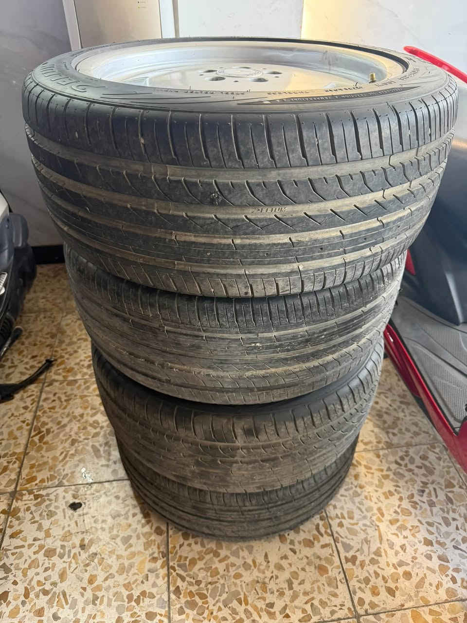 سلام عليكم تخم ويل كب وتايرات مال مارسدس AMG حجم الويل18 جديد جديد بشكل ***********
