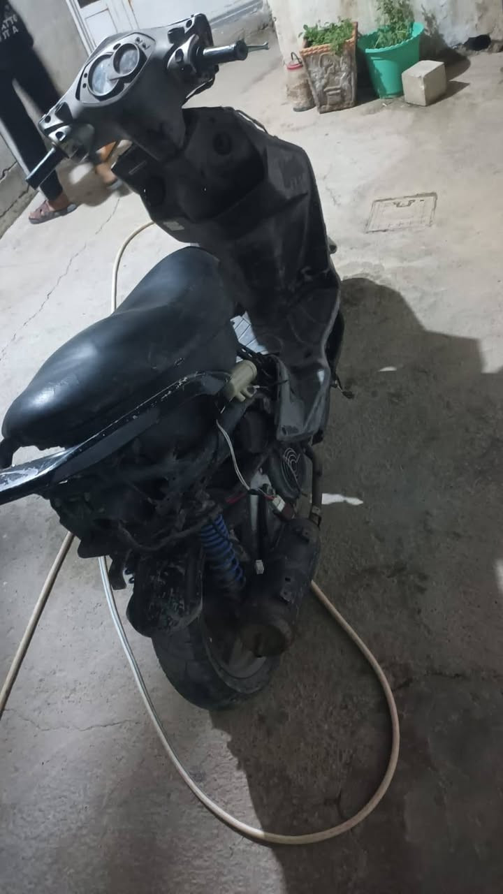 السلام عليكم سكنس فحل للبيع مكينه صار 10 ايام من مسويهه 58 دراجه نضيفه السعر 250 الرقم *********** رصيد و واتساب موجود مكاني بغداد قرب جزيره بغداد
