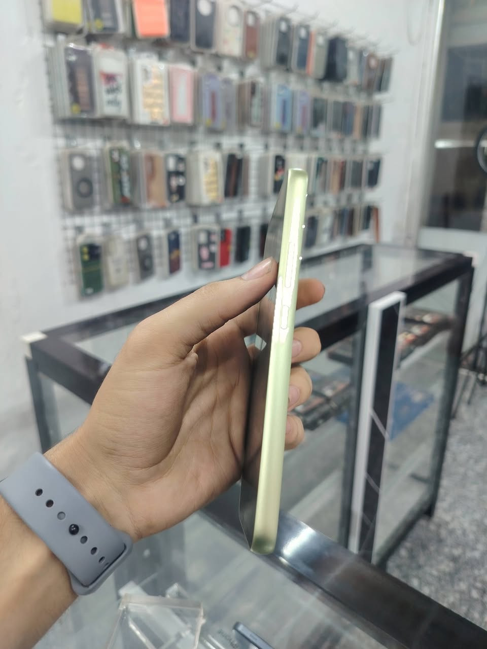 كلكسي A34 ذاكره 256 جهاز كلش نضيف بس ضهر مفتوح مسويله سوفت فقط باقي جهاز بلادي ع وضع شركه نضافته كدامك بصور السعر 225 عنواني بغداد جسر ديالئ القديم مكتب المصطفى ***********
