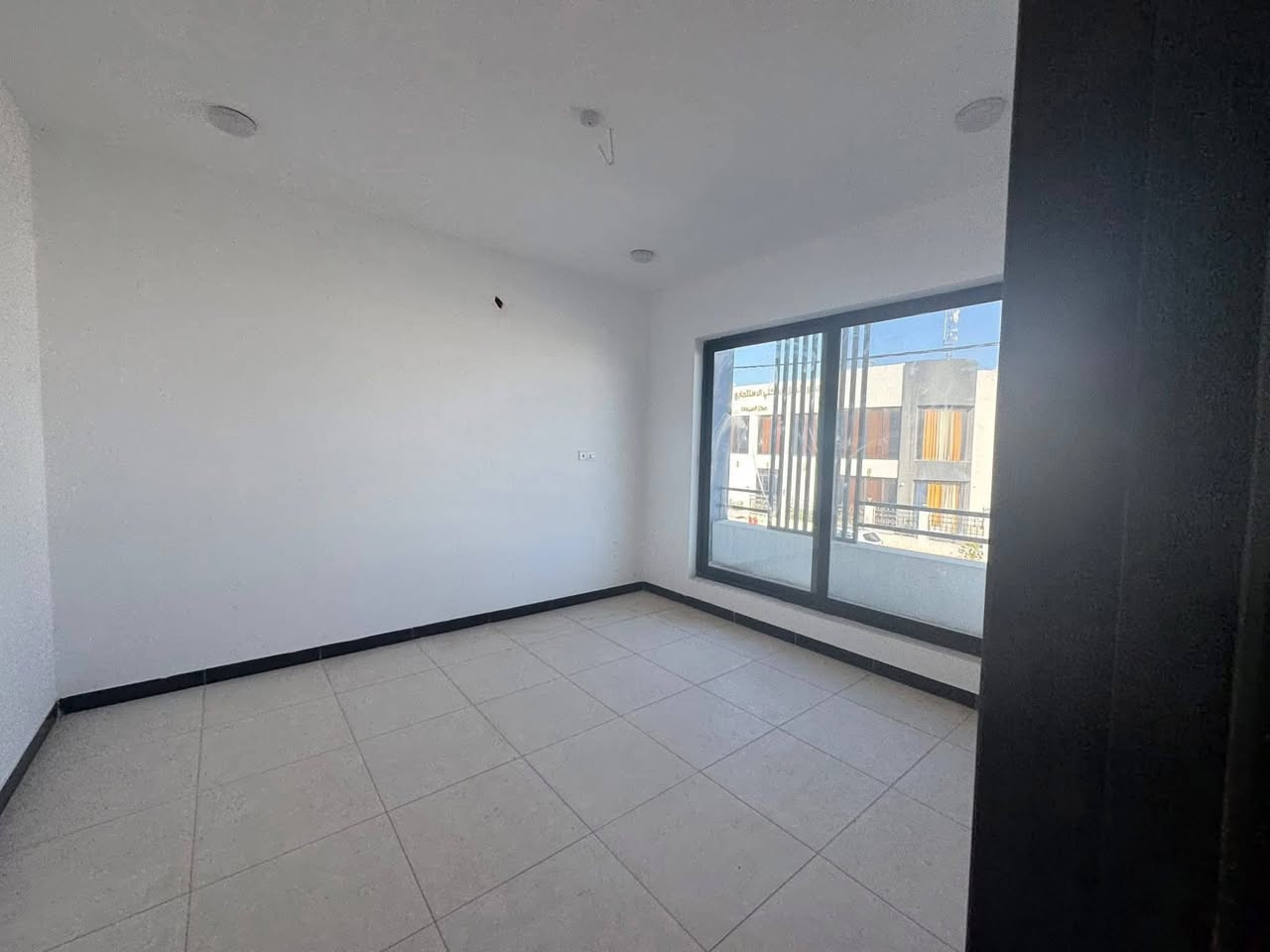 بطلوعه جداً مناسبه
دار تجاري وموقع مميز شارع 20م للبيع في مجمع النخيل

🔹 المساحة: 200 م²طابقين ثلاث غرف نوم 
💰 السعر الكلي: 175 مليون دينار
✅ الواصل: 25 مليون دينار
📄 يباع مع تطلوعة مناسبة

✨ موقع مميز داخل المجمع، في المرحلة الثانية مناسب للسكن العائلي أو كفرصة استثمارية مضمونة.

📩 للاستفسار والحجز: راسلنا عبر الصفحة أو عبر الواتساب:
📞 ‏‪***********‬‏ 
📞 ***********
