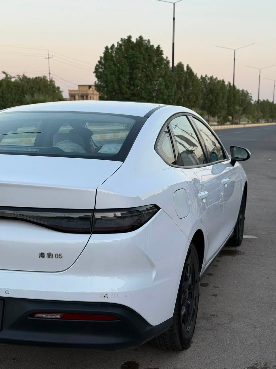 🚗 للبيع: بي واي دي سيل 05 DM-i (موديل 2025) 🚗
المواصفات والتفاصيل:
 الشركة: بي واي دي (BYD)
 الموديل: سيل 05 DM-i (Seal 05 DM-i)
 سنة الصنع: 2025
 المحرك: 1.5 لتر - 4 سلندر (هجين شاحن / Plug-in Hybrid)
 ناقل الحركة: أوتوماتيك
 المسافة المقطوعة (العداد): 23,000 كم
 اللون الخارجي: أبيض
 الداخلية: مقاعد جلد (تسع لـ 5 ركاب)
 حالة السيارة: كلين تايتل (Clean Title) - المواصفات صينية
 اللوحة: بغداد (خصوصي)
💰 السعر: 19,800,000 دينار عراقي (19.800 مليون) وقابل للتفاوض البسيط
🚫 ملاحظة: متواجد بشكل قليل على الفيسبوك، للجادين يرجى التواصل مباشر اتصال أو واتساب.
📞 للتواصل والاتصال: ***********
