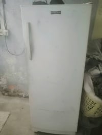 ثلاجه للبيع شغاله كلشي ما بيه سعر  تواصل 07808967617        150