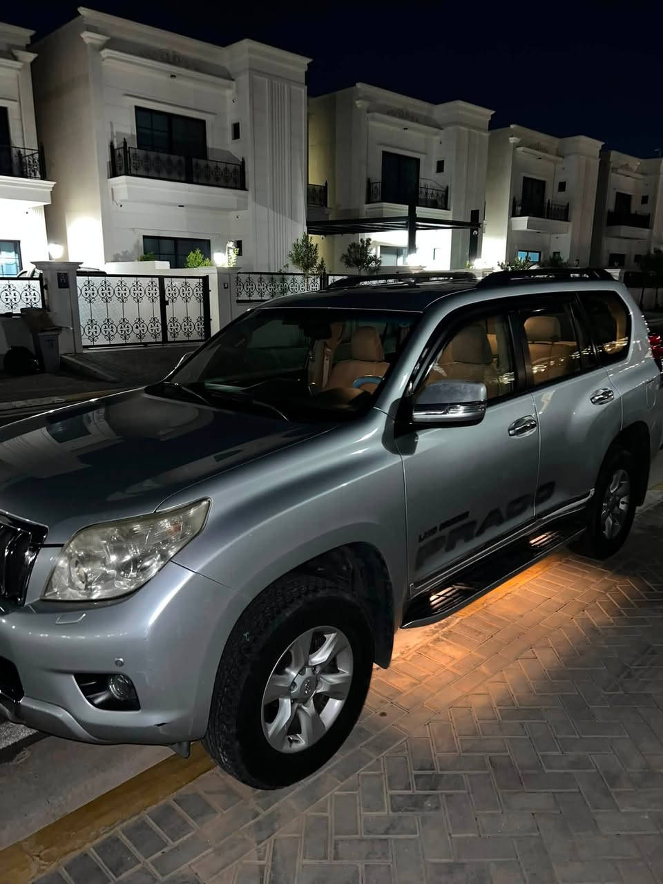 🚘 للبيع تويوتا برادو VX فل كامل – موديل 2013
🔹 الموديل: 2013
🔹 الفئة: VX فل كامل
🔹 المحرك: 6 سلندر
🔹 اللون: رصاصي
🔹 الممشى: 315,000 كم
🔹 الحالة: بدون صبغ وبدون دعم

أبرز المواصفات:
✅ دفع رباعي دائم (4WD)
✅ داخلية قماش وكالة
✅ فتحة سقف
✅ مقعد السائق مساج
✅ نظام تشغيل بصمة
✅ كاميرا خلفية
✅ حساسات أمامية وخلفية
✅ شاشة مع نظام صوتي مميز
✅ تحكم بالدركسون مع مثبت سرعة
✅ جنوط ألمنيوم وكالة
✅ ثلاجة وسطية
✅ إنارة LED وكالة داخلي
✅ مرايا كهربائية مع طي أوتوماتيكي

السيارة نظيفة جداً، استخدام شخصي، جاهزة للفحص بأي مكان، ولا تحتاج أي مصروف.

📞 للاستفسار: ***********
📍 الموقع: أربيل
💵 السعر: 26,500

