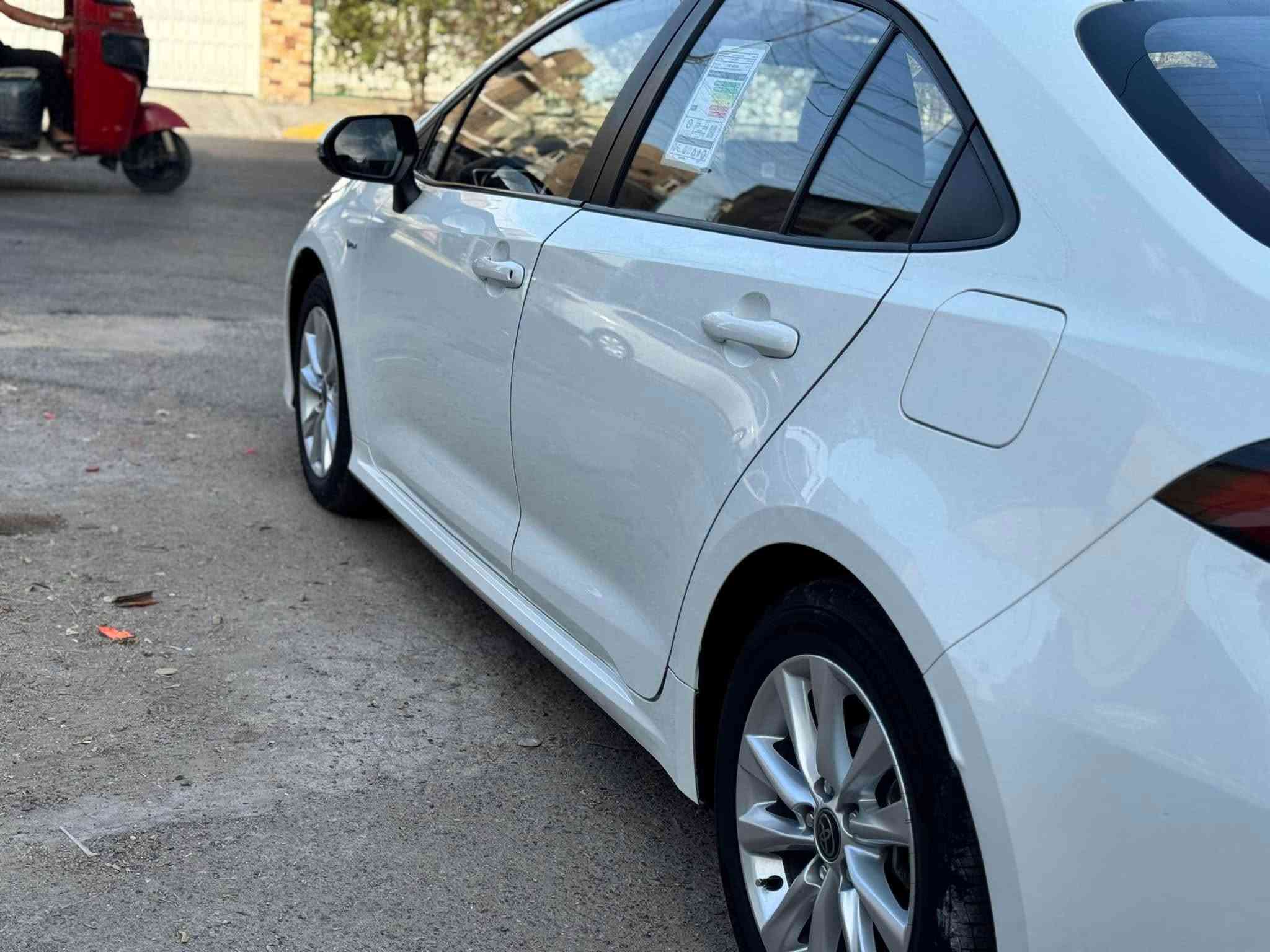 السلام عليكم كورلا شكل خليجي هايبرد السياره باب الأول فول موصفات حساس امامي خلفي اصلي كشنين كهرباء علامه سوده مديل 2024 ماشيه 27 ألف سياره بيه صبغ جاملغ ايمن وباب الصدر ونص باب الخلفي ليس ضربه صبغ فقط اثر حرق ومبيه دواخل ابد شي بسيط حرك الصبغ ونبخن فقط وتصويره موجود الاستفسار ‭***********‬
