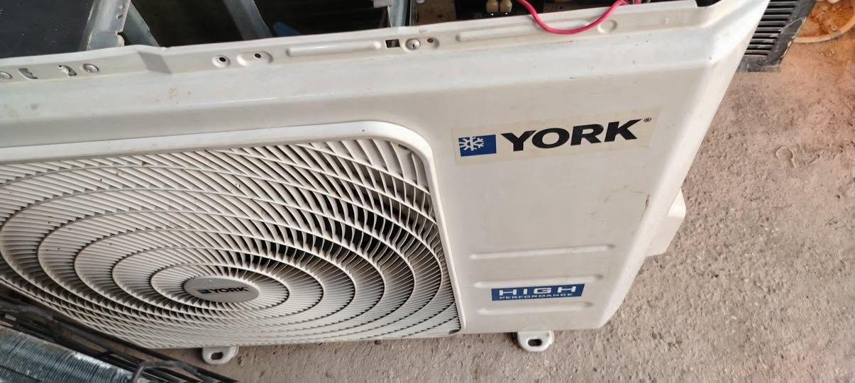 متوفر خارجيه٢طن توسوت
         خارجيه٢طن يورك
          خارجيه٢طن توربو
          خارجيه٢طن جبسون
شرط نضافه فول ناخذ القديمه ونشد لك الجديدة مع فرق بابل شارع ٦٠ للاستفسار *********** Iran
