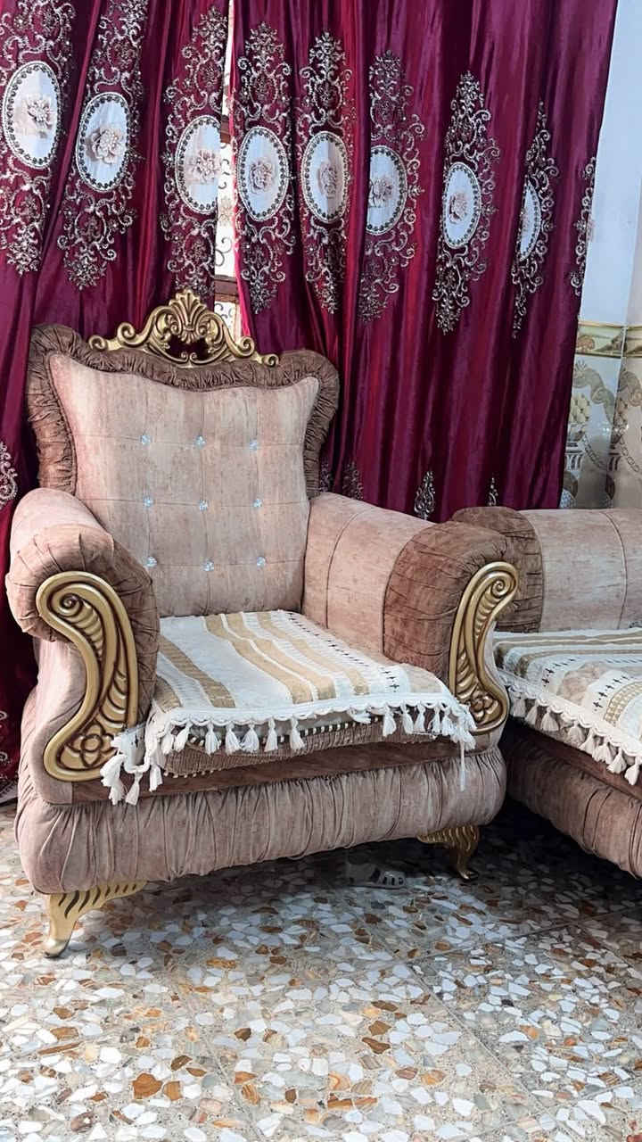 السلام عليكم تخم للبيع ١٠ مقاعد السعر ٦٠٠ وبيها مجال العنوان بغداد الشعب ***********
