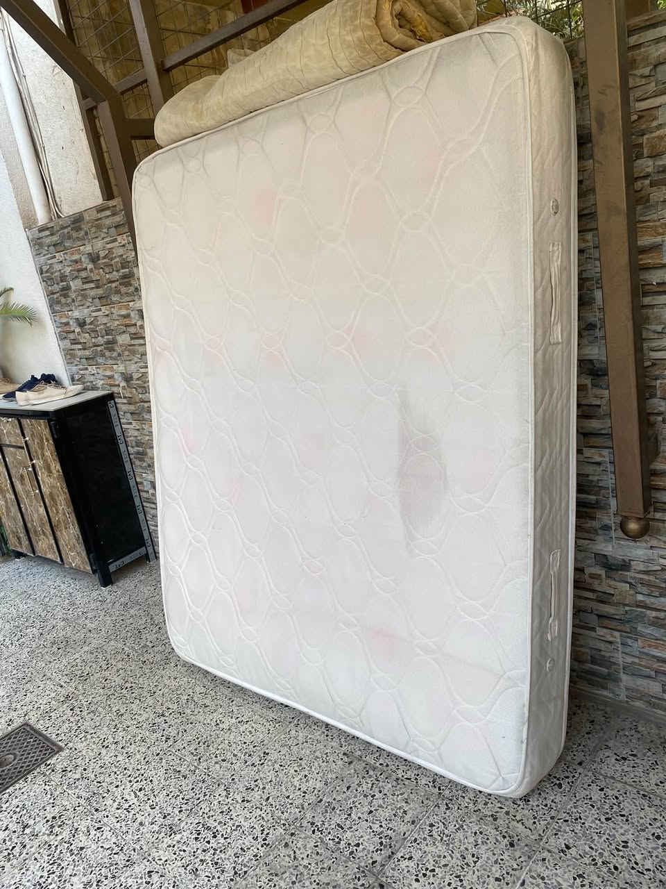 دوشك للبيع بسعر مناسب جداً
***********
