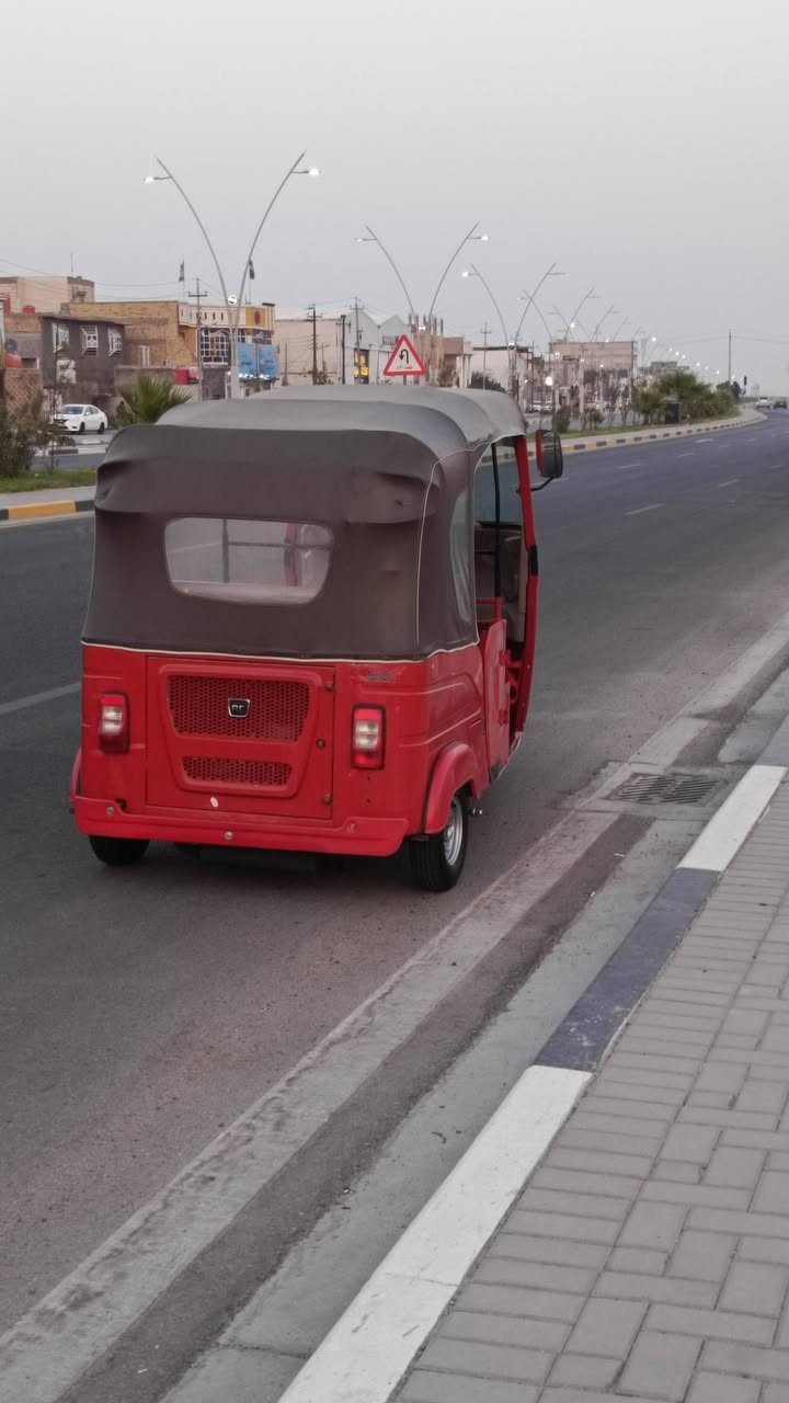 سلام عليكم تكتك للبيع التكتك كفاله بس المحرك مجفت شريكه مره وحدة التكتك ما بيهه نقص مديل 2022 مكانه  البصره القبله سعر 9 وبيهه مجال *********** ما بي واتساب وهاذ بي واتساب ***********

