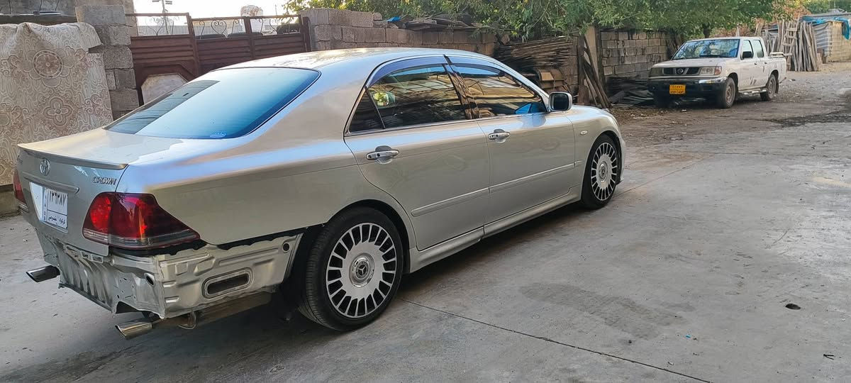 بةناوى خوا سلأو شاهينة 2005 سپؤرت براوة گةورة بة گةورة 182 سلفةر 3دوگمة كؤدي بؤكراوة سةيارةكة تةنها سلأيت نية سةقفوو حيزام بةشةرت شانسيوو كةفةري بةشةرت پيشوو دواي كةپسة گالبوونةوي نية تةبريت ساردوو گةرمي بةسةرت گيروو مةكينةي بةشةت سعري 47 گةلأو كةمئ مةجال ***********
