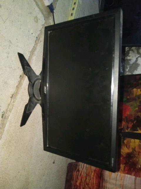 شاشة كيمنك للالعاب شركه acer شغاله وكلشي مابيها وبيها تضليل جانبي يعكس الالوان اصدار   G195
شنو المنافذ الموجودة بيها؟ مثل VGA / DVI / HDMI، وهل وياها الكيبلات لو لا؟: 
منفذ تحويله البي سي(جهاز الكمبيوتر) ومنفذ AS
هذي الضلالة/التظليل الجانبي شكد تأثر على الاستخدام؟ يعني بس على الطرف لو تمتد وتبين بكل الألوان؟: 
لا يعني الالوان تنخفض درجتها تصير شبه مشوشه يعني فقط الكدامها يشوفها يعني خصوصيه تامه
وين موقعك بالعراق حتى المشتري يگدر يجي يفحصها ويشوفها قبل الشراء؟: 
بغداد الكاضمين منطقه حي جكوك قرب محطه وسكه قطار الكاضميه واقرب نقطه كوفي يسموه كهوه السواعد شارع سايدين وبالقرب من الكهوه اكو صوره للسيد اوكف يمها وخابرنا وانجيبلكياها 
السعر شكد آخر شي؟ وهل تقبل تبديل أو تفاوض لو لا؟: 
35.000 وبيها مجال بالسعر الي يعجبك