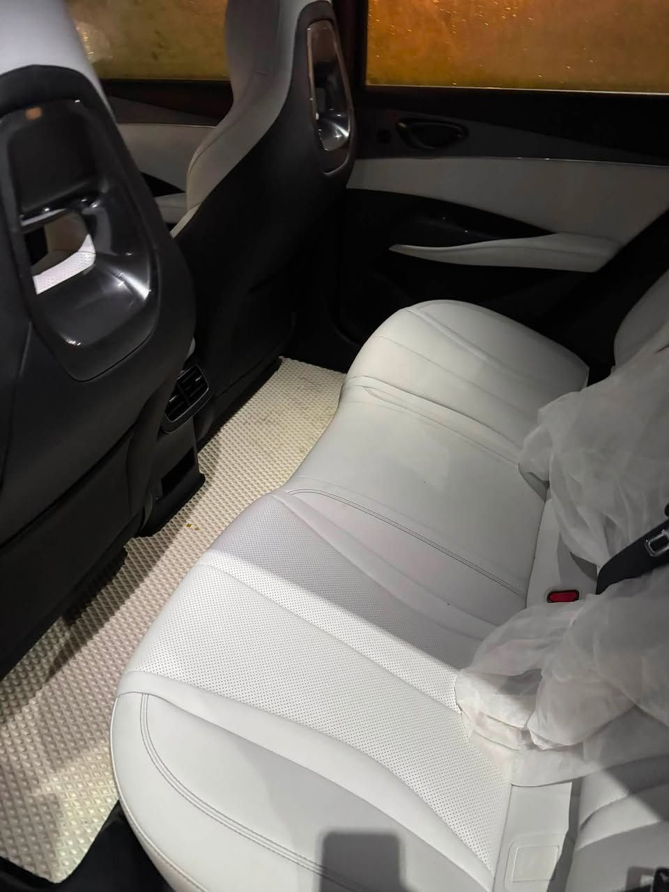 Byd للبيع
بي واي دي سيل 6 لون رصاصي شذري 
ماشية 19000 قابل للزيادة
فول مواصفات 
كامرات و حساسات محيطية 
بانوراما
بطارية 120km
دخول تشغيل بالكارت
كشن امامي كهرباء 
بيها بارد على كد شبر بالباب الخلفي العكس السايق
السعر 24.250 دينار عراقي وبيها مجال للشراي
للتواصل: ***********

