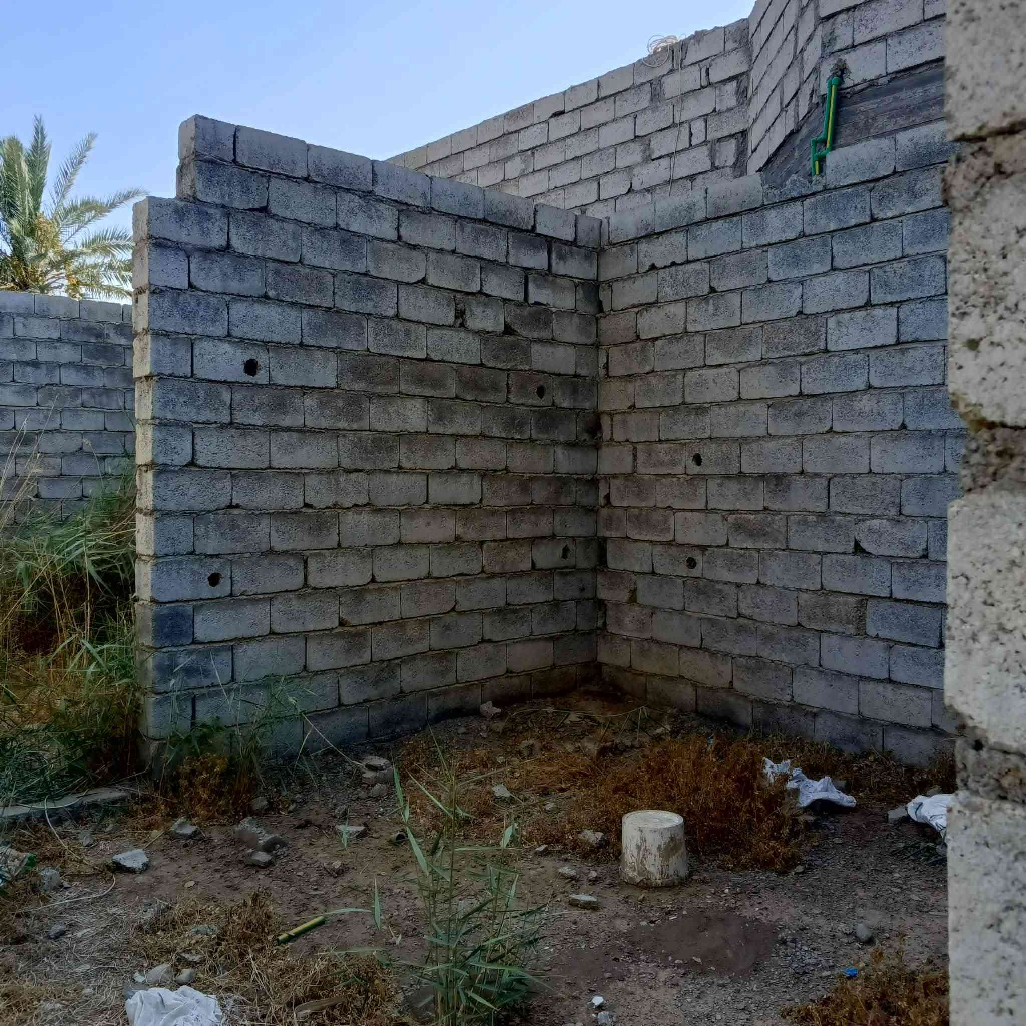 السلام عليكم هيكل للبيع مساحه 200متر يحتوي على 2غرف نوم +صاله+استقبال+ مطبخ + كراج سياره طابو زراعي سند 25 مكان الهيكل الراشديه قريه السلام ماقبيل مزرعه النخيل السعر 23بي مجال بسيط رقم /***********
