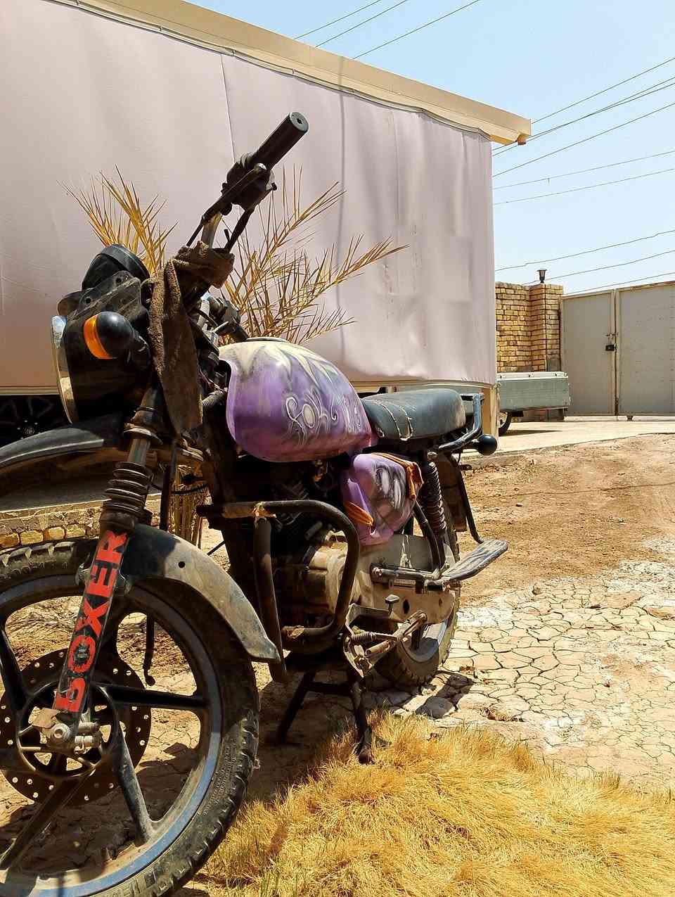 يالله سلام عليكم شباب دراجه بوكسر للبيع دراجة متروكه او ما عوزها شي كلشي شغال بيها بس عوزها باتري او عوزها بستم سعر 350او بيها مجال حك الجيه مكاني ميسان العماره رقم الهاتف ***********
