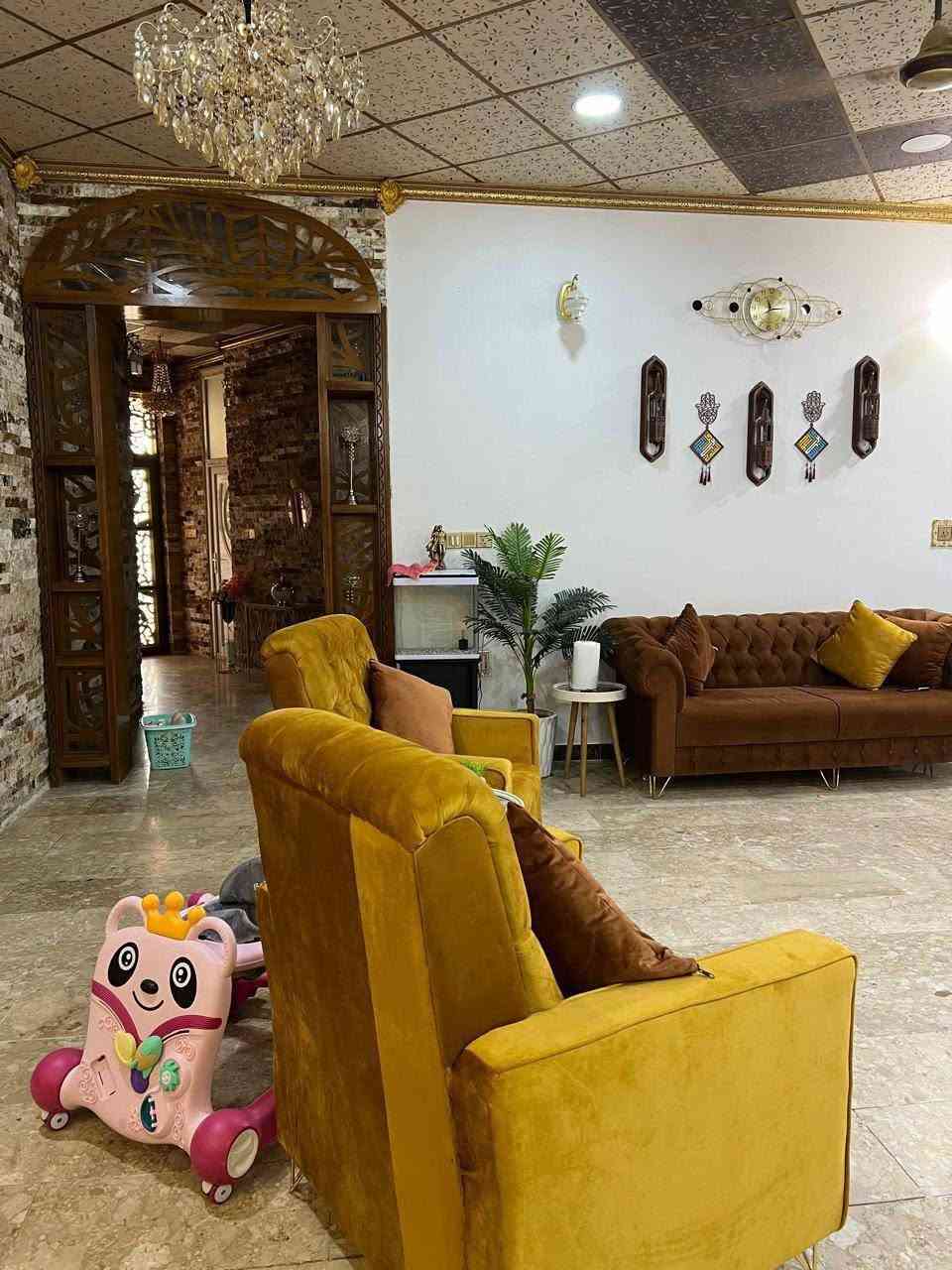 🏠 | #مجمع_سكني للبيع 👉 ❤️🏠

 📐 المساحة الكلية 1350 متر 

🧱 البناء | بناء حديث درجه أولى مجمع سكني يحتوي 3 بيوت وقطعه على شكل حديقة

🏢يتكون المنزل الأول من طابقين يحتوي على 4 غرفة نوم  مطبخ كبير   هول كبير   مجمعات صحيه عدد 3  صالة كراج مناور المساحه 280 متر 

 💒 يتكون المنزل الثاني من طابق واحد يحتوي على غرفتين نوم بنظام السويت صالة كبيرة ومدخل خاص هول كبير مجمع صحيات عدد 2 كراج كبير  مطبخ حار بارد مناور مخزن بيتونة وسطحين  المساحة ٣٢٠ متر  

🏠 يتكون المنزل الثالث من طابق  واحد يحتوي على غرفتين نوم صاله هول مطبخ حار وباردكراج مخزن بيتونه وسطحين مجمع صحيات عدد 2 المساحة ٢٠٠ متر
وقطعة ارض ضمن المجمع مساحتها ٢٠٠ متر مربع على شكل حديقة حاليا 
علما ان المجمع يحتوي على مدخل خاص و شارع فرعي 

🌎 الموقــع | حلّـه #وردية الجزائر قرب سيد موسى 
🔸العقار | طابو زراعي سند ٢٥
للاستفسار اكثر الاتصال على الرقم ***********
