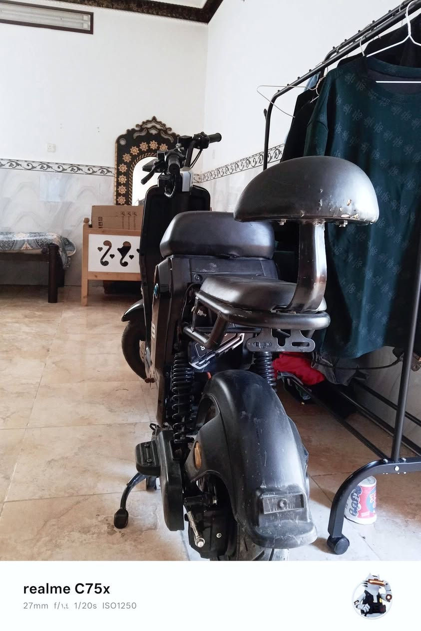 السلام عليكم R9 أربع بطاريه ملف رياضي السرعة 60 حقيقي وياها ثنين بصمات تشغيل عن بعد و ثنين سويجات السعر (250) وبيه مجال بسيط العنوان ميسان قطاع 30 قرب الساعه الرقم ***********
