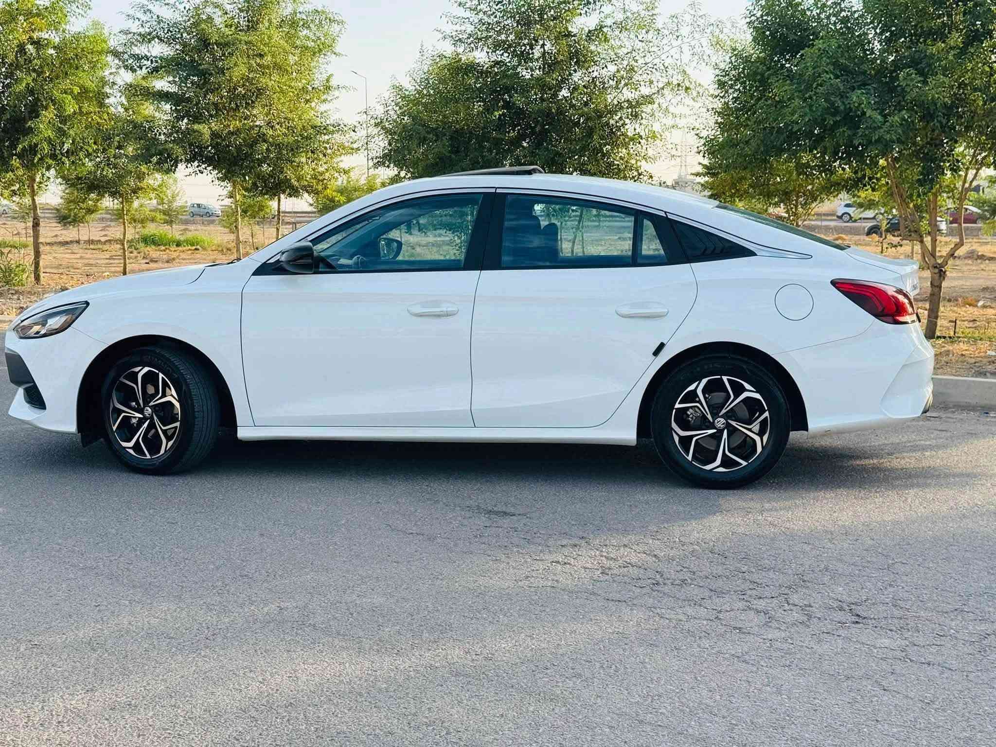 MG GT 2024
Engine: V4 1.5L 

♦️❗رقم جاهیز
♦️❕52 هزار روشتووە 
♦️❗دوسەی لای سایق بستێک بویاغ💎 
♦️❕فول موصفات 💯 

📍سپی ,سلایت, برێک کارەبای , لایت لید , یەدە بەسمە , شاشە 📍گەورە, کامیرە, حەساس , ویل رەش , تحدید سرعە..

🔥نرخ 110 وەرقە🔥 
📍شوێن سلێمانی

☎️موبایل-***********
***********
