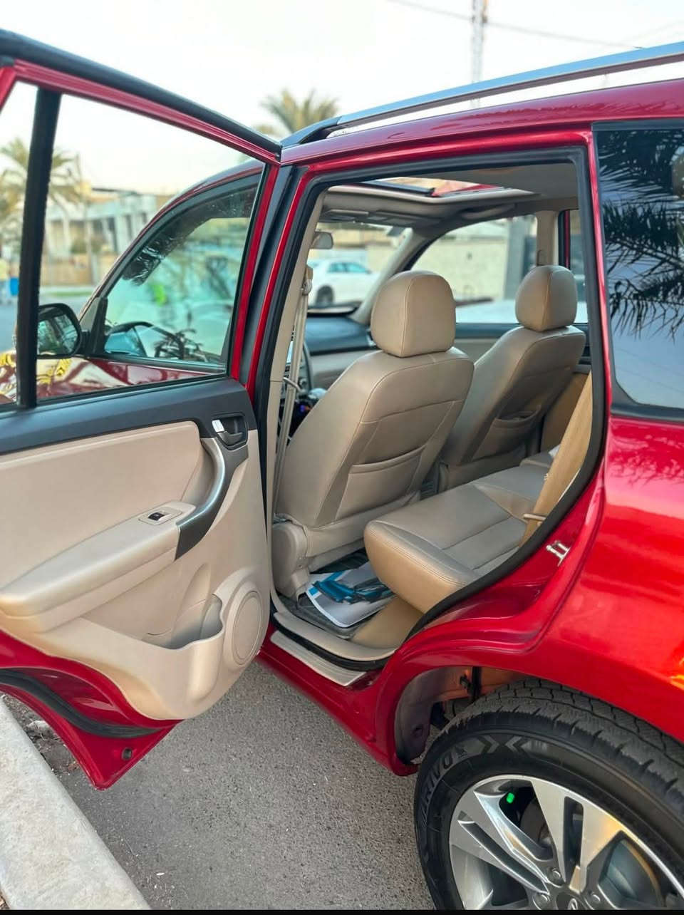 تيكو 3 موديل2018 
🌳 محرك 2000 cc مرغوب ☀️شرط برغي واحد ما. مفتوح بي 
ماشيه 80 
كير ميكانيك 
كير مكفول
فتحة سقف
شاشة جاكور 
سستم صوت دمام 
حساس خلفي مع كامرة  📷 بلادي
تبريد ثلج 🧊 🧊🧊
داخل جلد 
سياره مكفوله من كلشي ومابيها نقص 
غير هاي الطخة الي بالباب وومصلحها 
ينزل من سعرها سعر باب جديد سعره 200 
رقم بغداد باسمي  تحويل ثاني يوم 
98$ 
بغداد السيدية 
***********
