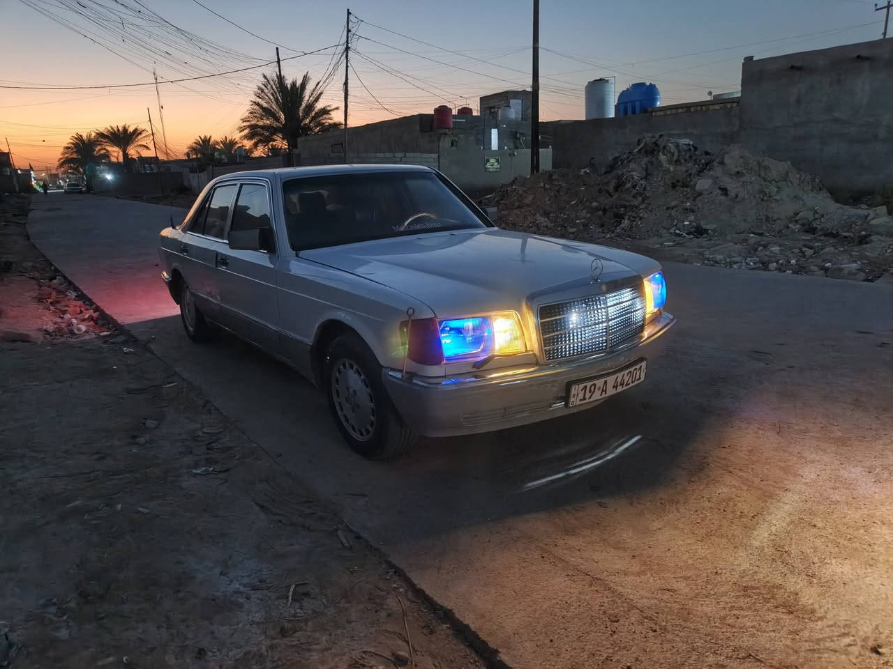 ((ب 38 ورقة جوة السوك))
مارسدس جامبو رئاسي 
سيارة جاهزة مابيه نقص برغي
رقم انكليزي كربلاء بسمي الجديد تحويل مباشر هزة جديدة 
بيها كير ومكينة 3000 مكفولات بلجيس
شرط تشلع الكاع بلبطناش
كهربائيات كلها شغالة 
تخم تاير جديد 
صدر أمامي خلفي 
شواصي مكفولة 
قواعد دبلات مكفولة 
سيارة مصبوغة عام للجمالية 
شاهد الله هواي صارفين عليها  
بيبان كلها تتقفل 
تبريد ثلج 
السعر : 38 ورقة 
العنوان : الناصريه قضاء الغراف
الرقم : ***********
