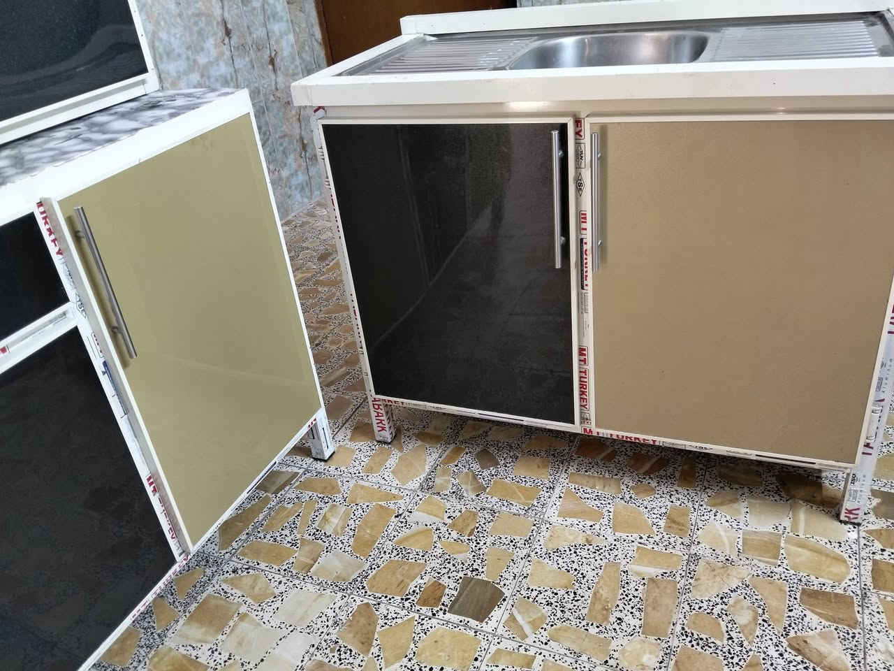 كاونتر 3 قطع مستخدم نضيف تفصال الامنيوم مو سوكي لا يوجد اضرر عنوان شعب اكو توصيل *********** بي وتساب
