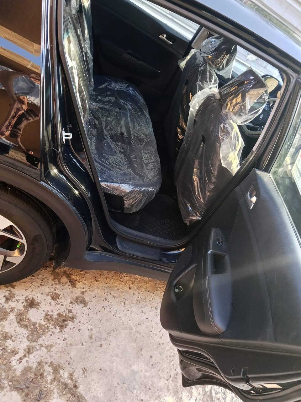 كيا سبورتج لون أسود رقم أربيل 
2020 جديدة ماشي 67 بسم صاحبه تحويل وكاله بنفس اليوم متصرف عليه ربع دينار فقط رسوم نقل الملكيه جاهزه هزه وسنويه وبراد كله جديد 
مواصفات السيارة نصف فول كير محرك GDI بشرط الفحص علسونار شاشه كبيره تحكم ستيرن جهتين تدفئه وتبريد ثلج ويه السويج حساسات اماميه خلفيه السيارة بصمه تشغيل كامره خلفيه دواره كشن كهرباء داخل كلش حلو ونضيف تخم دسكات اماميه خلفيه 
وتخم تاير جديد وصدر امامي خلفي جديد 
السيارة مال بيت وجاهزه من كلشي 
السيارة 5 ويل كب 
حادث السياره قبق الصندوق فقط
والباقي كفاله 
مكان السيارة بغداد الكرخ 
وسعر السيارة )(150 ( وبيه مجال شي بسيط 
رقم صاحب السيارة ***********///أبو عباس 
اخوان ئاني مكلف بنشر والله بغداد, العراق
