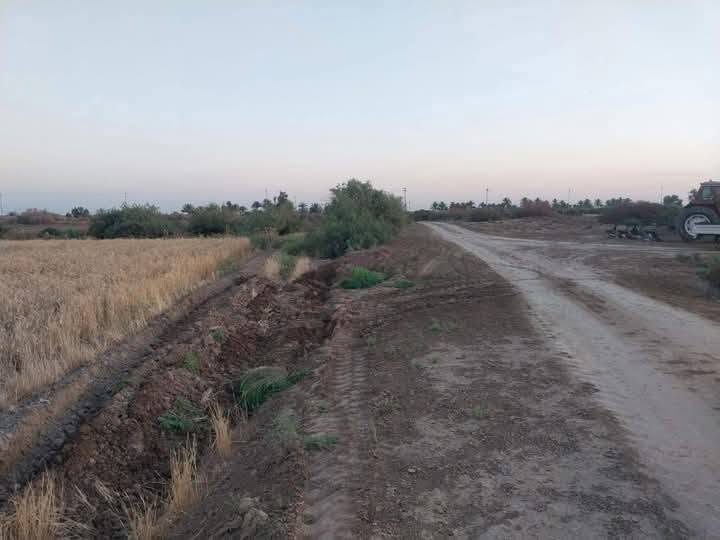 السلام عليكم ارض زراعه مع بيتين بناء حديث وجه شارع تبليط مع كافه الخدمات اساله كهرباء مدارس المساحه 4 دوانم عقد 117 مكاتبه مصدقه من كاتب عدل واقرار وجه الارض 50 متر تبعد عن مركز المدينه 4 دقائق السعر الكلي 160 مليون حصه مائيه سقي متوفره شرط صيف شتا حدائق ضمن المنازل مع محميه صغيره  المكان الصويره بدعه حمد ***********
