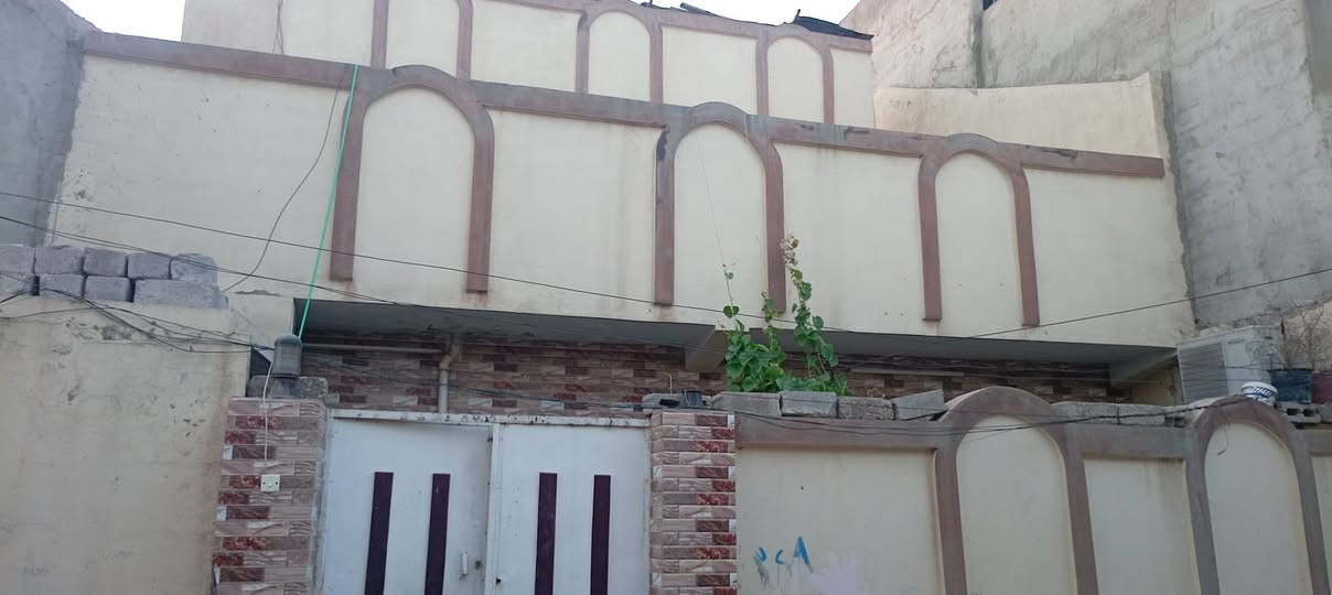 بيت للبيع في وادي حجر حي النفط قرب مدرسه شط العرب
مساحه البيت 165
البيت يحتوي عل استقبال +غرفتين نوم +الطابق الثاني يحتوي عل غرفتين نوم 
باقي التفاصيل عل رقم الهاتف ***********
