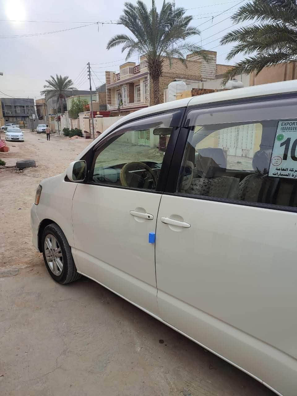 تويوتا نوها (Toyota NOAH) – خيارك  للعائلة والعمل!
​ سيارة تجمع بين الراحة المطلقة ، والمساحة الواسعة، والاعتمادية العالية ياباني 2004 اصل  اترايك وين ما يعجبك ،  ممتازة جداً للعوائل وتعتبر مشروعاً استثمارياً ناجحاً كـ "خط طلاب" للمدارس والجامعات.
​أبرز المواصفات:
​المحرك: 4 سلندر  (قوة واقتصادية ممتازين).
​الكير: أوتوماتيك.
الوقود: بنزين عادي.
​اللون: أبيض ملكي.
​السعة: 7 راكب 
​التكييف: تبريد 3 قطع ❄️ (توزيع مثالي للبرودة في أشد أيام الصيف).
​الأبواب: سلايد جانبية لسهولة الصعود والنزول.
​التقنيات والتجهيزات: نظام صوتي، نوافذ ومرايا كهربائية، إنارة أمامية قوية مع كشافات. زنون
مشروع وطني تحويل مباشر 
​ الكير والمحرك بالكارتون ، الحدادية جديدة باتري جديد تخم تايرجديد ، مكفولة كفالة عامة وبدون صبغ. 
​الملاحظات: توجد ضربة خفيفة جداً تحت فوهة البنزين فقط.
​المعاينة: حالة السيارة ممتازة والواقع أفضل برهان بعد الفحص والمعاينة.
​معلومات البيع والتواصل:
​الموقع: الناصرية – الغراف
بصرة _ ياسين خريبط 
​السعر: ٨٥ ورقة وبية مجال 
​للتواصل والاتصال أو الواتساب: ***********
