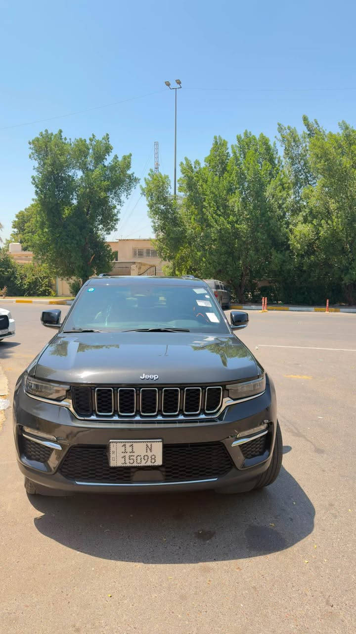‏  Jeep Grand cherokee 4xe كلين تايتل 
موديل 2024 4x4 هايبرد
ماشية 38 
الداخل لونين مطعم بصاج
إنارة داخلية LED 
5 راكب 
‎3 انضمة بنزين +هايبرد +كهرباء
#مواصفاتها
.  
.بصمه تشغيل عن بعد
.دمام خلفي
.كشنات جلد
.كشن السايق ميمري
.كشنات كهرباء
.صندوق كهرباء
.حساسات خلفيه 
. قطعتين تبريد 
.اشاير بالمري
.رادار امامي
.رادارات 360
خمسة وضعيات قياده
. بنوراما فتحتين
. كير ماوس
. نظام منحدرات
. هيترات بالكشنات 
.ويل كب كروم
.لايتات لد
.بكلايت لد
.كشافات
.بصمة ابواب
. نضام توقف ذاتي
فول مواصفات 1/1  بعد بيها مواصفات
السعر 32500 وبيها مجال
للاستفسار اكثر الاتصال على الرقم

*********** بغداد, العراق

