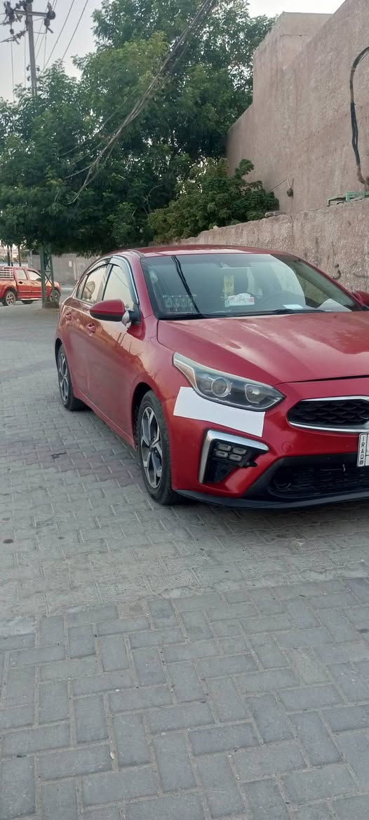سلام عليكم فورتي 2020بيه 3قطع بنيد تبديل جاملغ الامامي الايمن بيه بارد وباب الخلفي الايمن بيه بس صبغ لا ضربه ولا بارد معوقين مثنى وكاله بسم المشتري السععر خاص اتصال على رقم ***********
