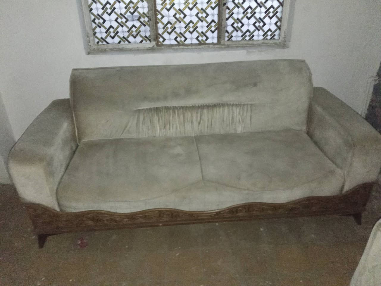 طقم كنب • بيج فاتح • الزعفرانيه