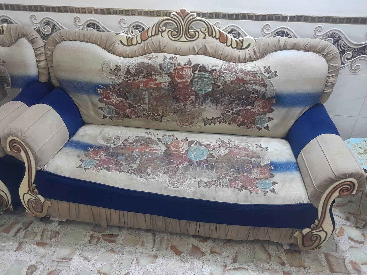 السلام عليكم 
تخم عشر مقاعد تركي للبيع بي اضرار السعر ١٥٠ بغداد 📱 *********** ابو سيف
