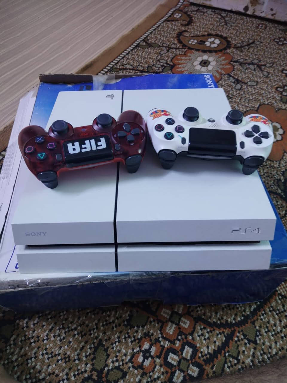 سلام عليكم PS4 فات مهكر بية ٧ اللعاب ذاكرتة ٥١٢ 
وياة يدات اثنين وحدة شغالة والثانية المربع ما يشتغل بية
السعر 260 الف ، البلي ما مفتوح لوك ستيكر العنوان ميسان المجر الكبير، الرقم
 ***********
