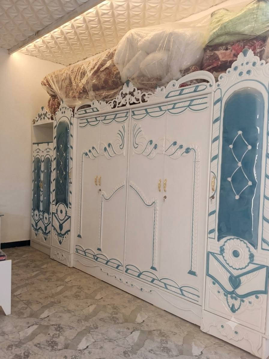 نجارة عراقي تصميم تركي
للبيع
الغرفة ما مستعملة ابد بعدها جديدة ع وضعها 
***********
