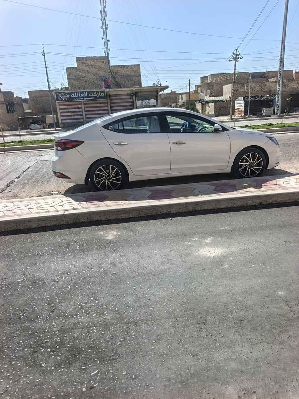السلام عليكم إنتر خليجي موديل ٢٠  رقمه بصره سياره حره تحويل ثاني يوم سياره  فول مواصفات سياره ما مكفولة ظربه للوجه بس الفخذ ات سليمه تبديل بنيد وجاملغ تعميل سعر ١٢٠ 
ورقه *********** تصل ع رقم أو خاص

