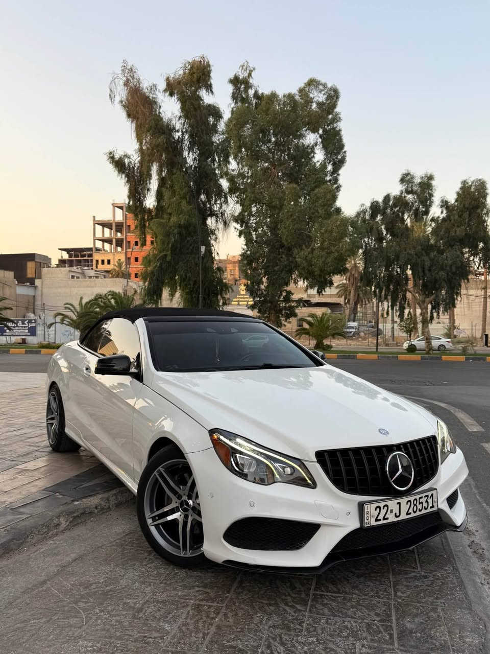 السلام عليكم للبيع 
Mercedes E400 2017 Convertible
السيارة اعلى مواصفات 
كشف وداخل احمر ومساج وتدفئه تبريد كشنات
رادار وتحديد مسار ومانع تصادم وحساسات وكامرات 5 360 درجة
شفتات ستيرن + ستيرن كهرباء وكشنات كهرباء وتچوات كهرباء 
قطعتين تبريد وسستم سماعات هارمن كاردن 
لايتات داينمك led فوول اعلى مواصفات بال400
السيارة محرك v6 twin turbo 3.0 صاروخ وتو ويل مو فورماتك 
السيارة بوضع الشركة كلشي بيها بلاد محرك كير مامفتوح برغي سيرفس كامل تخم ويل amg اصلي وتخم تاير جدد بدون اي نقص وجديدة جداً ماشيه 95 الف كيلو متر 
حادثها جاملغ وربع بنيد ايرباك ستيرن فقط
رقم اربيل وياها باج تظليل 80‎%‎ سنوية وهزة جدد 
سعر السيارة بالنسبه الخواتها بلاش وبالعافية ع ياخذها 17800$ بيها مجال بسيط جداً ترهم مراوس حسب القناعة او بيع مكاني بغداد *********** بغداد, العراق
