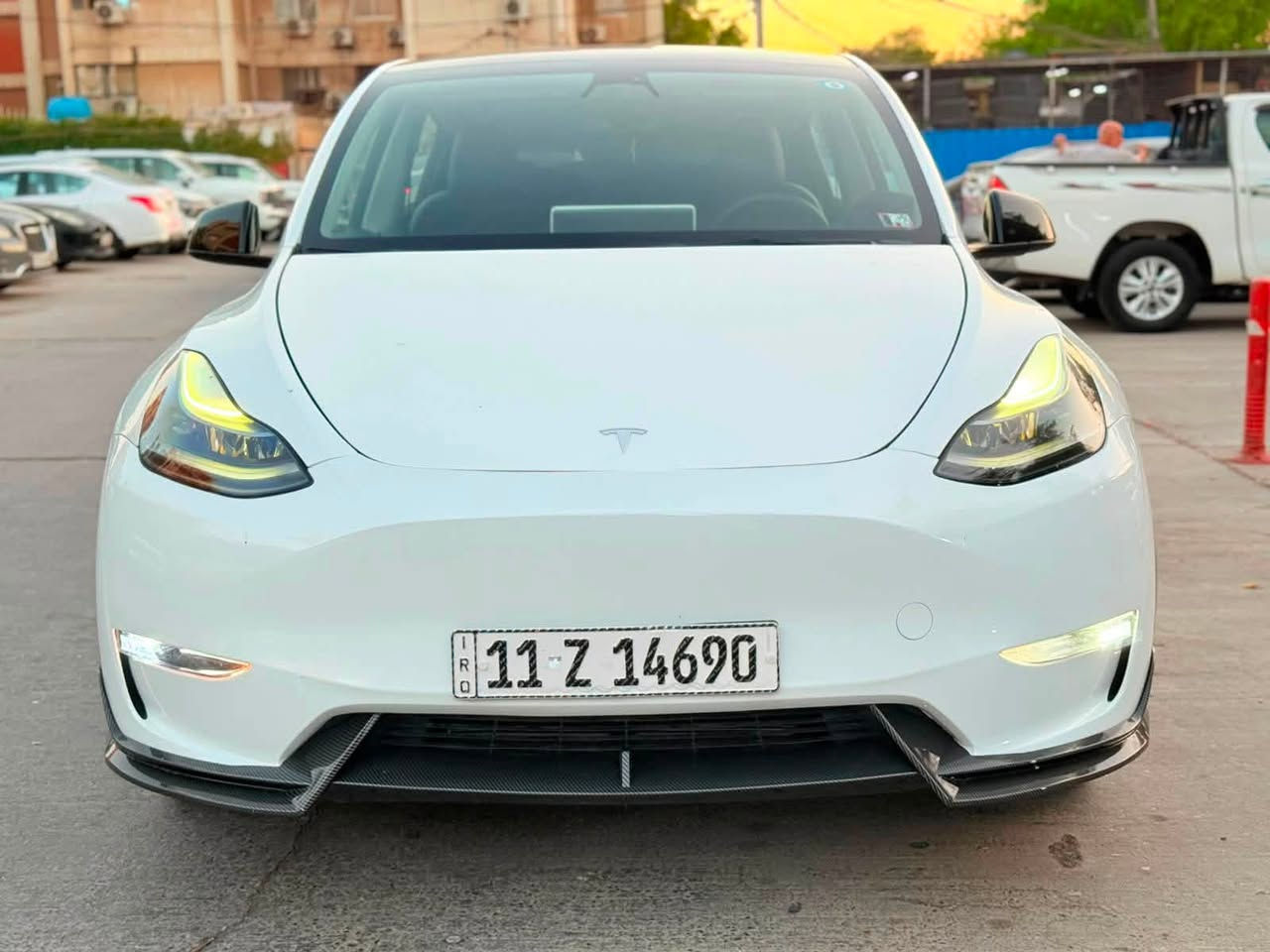 تسلا Y موديل 2023 دبل ماطور لونك رينج رقم بغداد حرة باسمي هزة وفحص جديد السيارة اون لاين اخر تحديث ومربوطة ع تطبيق عمر بطارية عالية ومابيه اي اشكال اوفتح وين ميعجبك افحص السيارة والبطارية بيهة جاملغ خلفي وصندوق وجاملغ امامي بدون اي دواخل وبدون اي ايرباك السيارة وصور الحادث مرفقة مع المنشور وراح ارفقلك رقم الشاصي الي يريد يتاكد بنفسة السيارة  ويل كب تحكم ستيرن تبريد قطعتين وباقي المواصفات التسلا المعروفة السيارة عليه كت كامل وماشية 55 الف ميل رقم الشاصي 7SAYGDEE4PF618866 السعر 195 ورقة
وبي مجال للجاد بالشراء اخوان السعر مناسب وجوة السوك واذا لكيت دبل ماطور وبهيج سعر اخذ واذا معجبتك السيارة  او السعر اندعيلنة بالرزق مكان السيارة شقق الصالحيه او شارع حيفا *********** مصطفى
