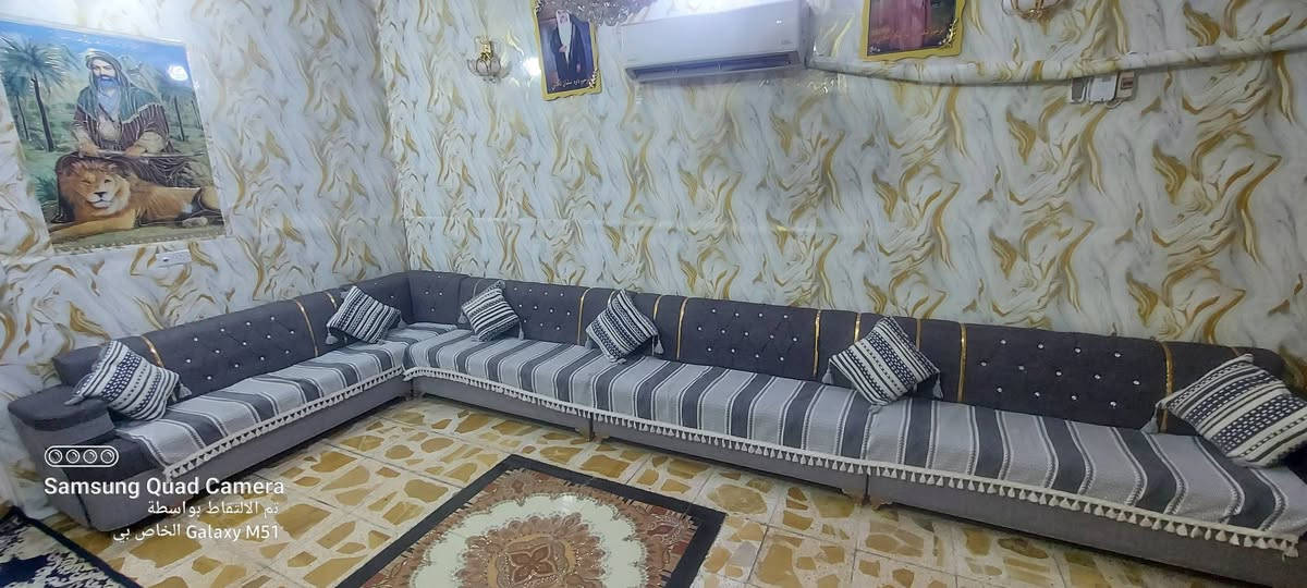 ألسلام عليكم ديوان للبيع قياس 6 متر × 2 ونص متر 
العنوان مدينة الصدر ***********
