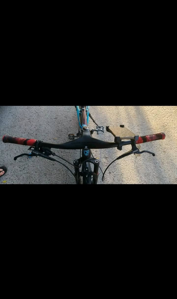 سلام عليكم بايسكل نوعه ماركه MTB هيكل أسود ×تركوازي بايسكل بريكات دسك بريك بل مكان يعني تعلك بي امامي خلفي تخم تاير جديد بايسكل مزود بعكرب ١٠ نمر +ستيرن رياضي كاربون فايبر مثل ماموضح بصوره بايسكل مضلوم بصوره بل حقيقه يخبل محتاج فلوس واريد ابيعه لو مامحتاج مابيعه بايسكل دبلات امامي وخلفي بي كير ماركه  بايسكل حجم ٢٦ بايسكل شكد ماحجي علي قليل الاستفسار *********** العنوان بغداد العبيدي السعر ١٣٠ الف وبي مجال

نص مكتوب في الصور:
- JABBAR 🦅
- اليوم 8:24 م
- مراسلة ... JABBA
- JABBAR 🦅 اليوم 8:14 م مراسلة JABBA...
