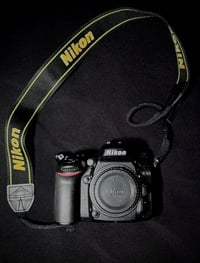 نيكون D7200 • ٢٥٥١٥ شترة • عدسة 18-140 مم