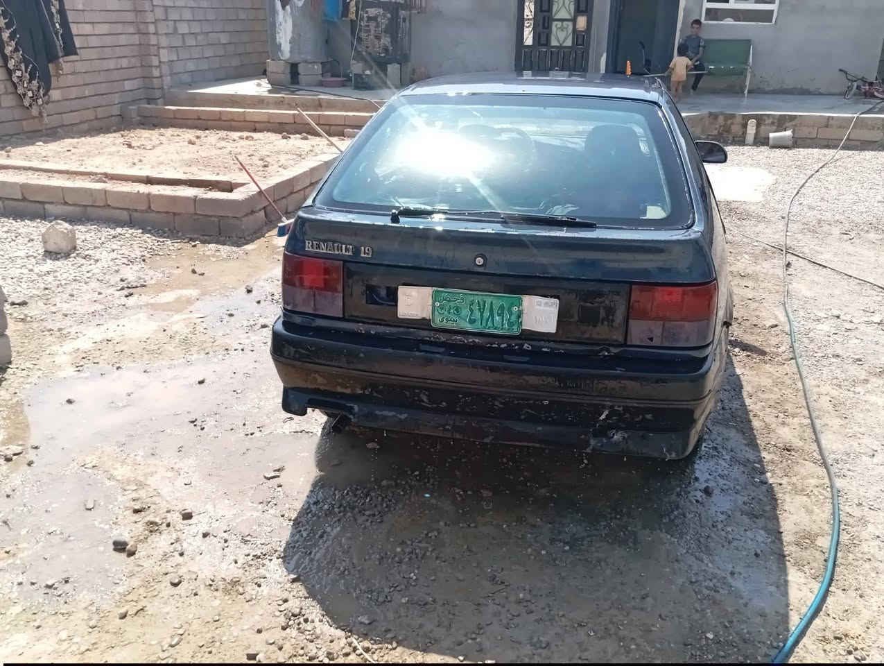 رينو موديل 1991 سنويه خضره مخصص رقم الماني وكاله من الشرعي بيهه بل شركاط  محرك وكير شرط وكهربائيات شغاله صدر امامي خلفي جديد  السياره مال بيت جاهزه  للبيع ب12وترهم مراوس اربع تواير جدد *********** حجم 19

