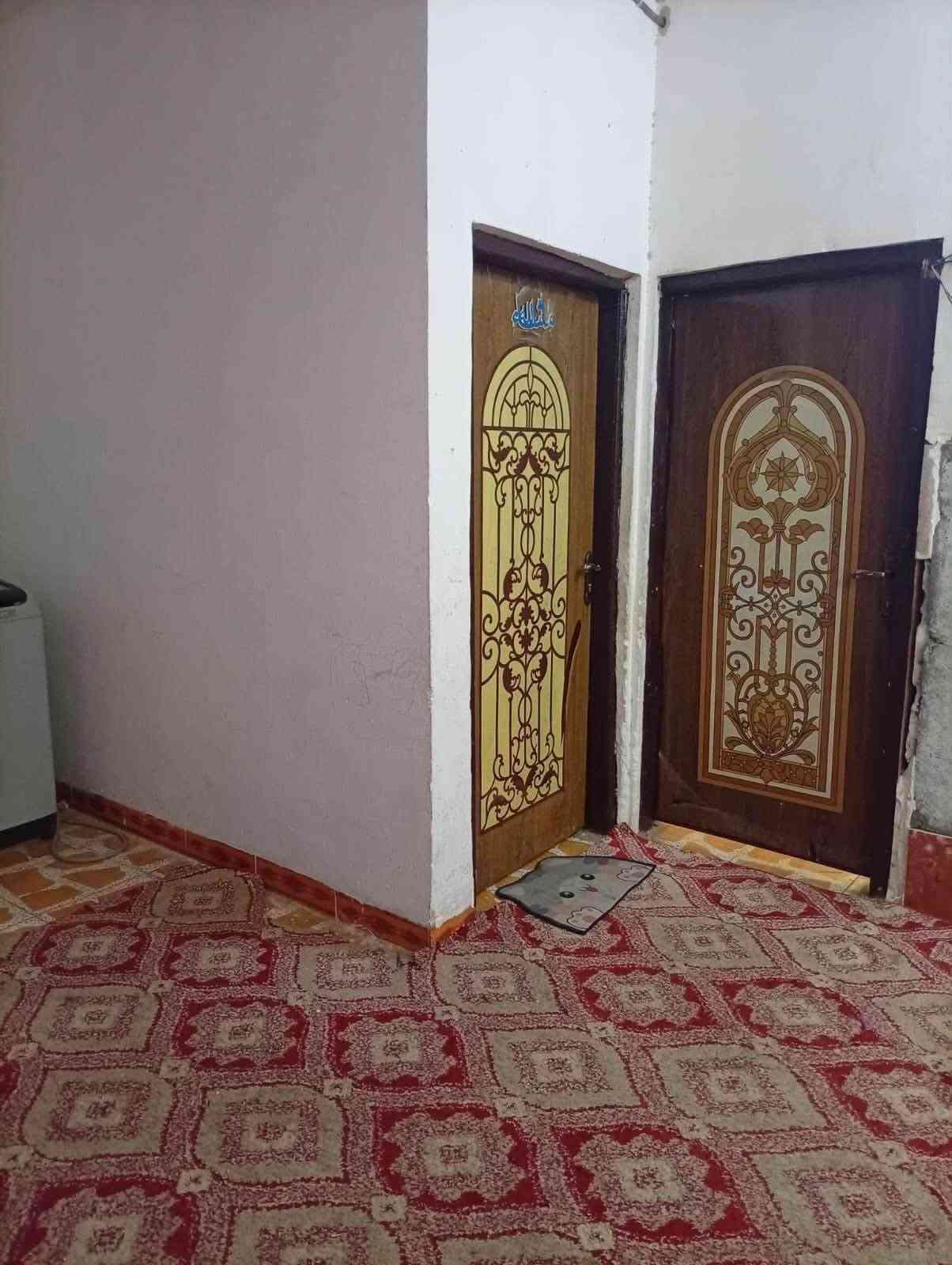 السلام عليكم بيت للبيع بكربلاء شارع ابو طالب نهايته البيت طابو صرف سند (25)البيت طابوك طابقين  سند (25) البيت بي ست غرف وصاله وستقبال وصحيات العدد ثلاثه  قريب علي المدارس وسوك وكلشي متوفر يمه وعن الامام كيلوين واكثر شي نروح مشي  وسعره البيت (220)وبي مجال الشراي يخابر  ع هذا رقم مساحت البيت (150) متر(***********)

