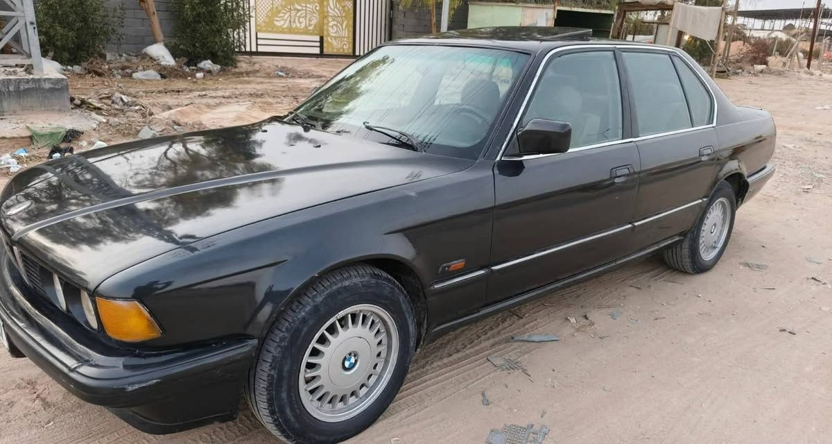 سلام عليكم بي ام دبليو ١٩٩٣ حجم 735سياره بلادي محرك وكير تبريد رقم بغداد انكليزي سنويه لل ٣٠ سيارة سياره جاهزه مكانه نجف شارع المطار *********** السعر ٣٨ وبيه مجال بسيط

نص مكتوب في الصور:
- ٧:١٣ م
- CAMON 40 Pro 5G
- 23mm f/1.8 1/100s ISO55