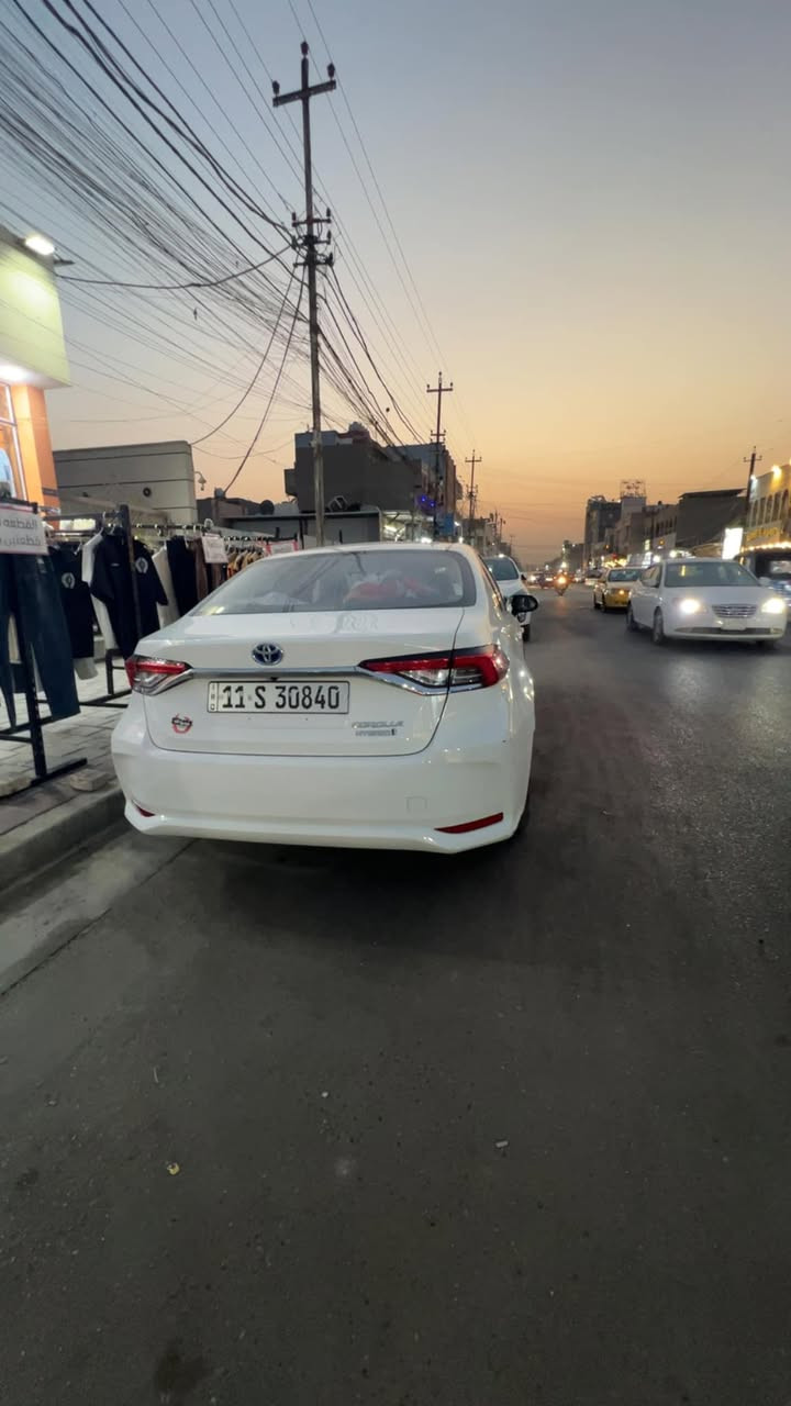 كورلا هايبرد موديل 22 
ماشيه 72
سياره جديده بيها ملاحضات بسيطه 
واضحه بل صور 
السعر 145  بيها مجال 
داخل مشمشي فول مواصفات كشنات جلد وفتحه وبصمه 
مكان السياره الامين الثانيه 
***********
