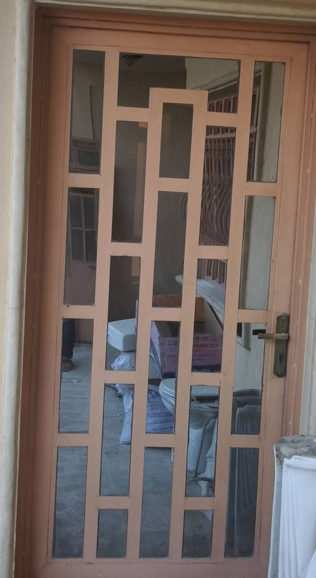 ابواب وشبابيك ومحجلات حديد مستعملة نظيفة جدا للبيع
داخل الموصل
الابواب مع الملبن قياس ٢٤٠ *متر
السعر ٧٥ الف
الشبابيك قياسات مختلفة
سعر البردة الواحدة ٢٥ الف
للجادين فقط التواصل ***********
بالنسبة للقياسات اللي تحتاجها اكتبي بالتعليقات اشكد الارتفاع واشكد العرض وانا اجاوبك إذا متوفر القياس ام لا.
