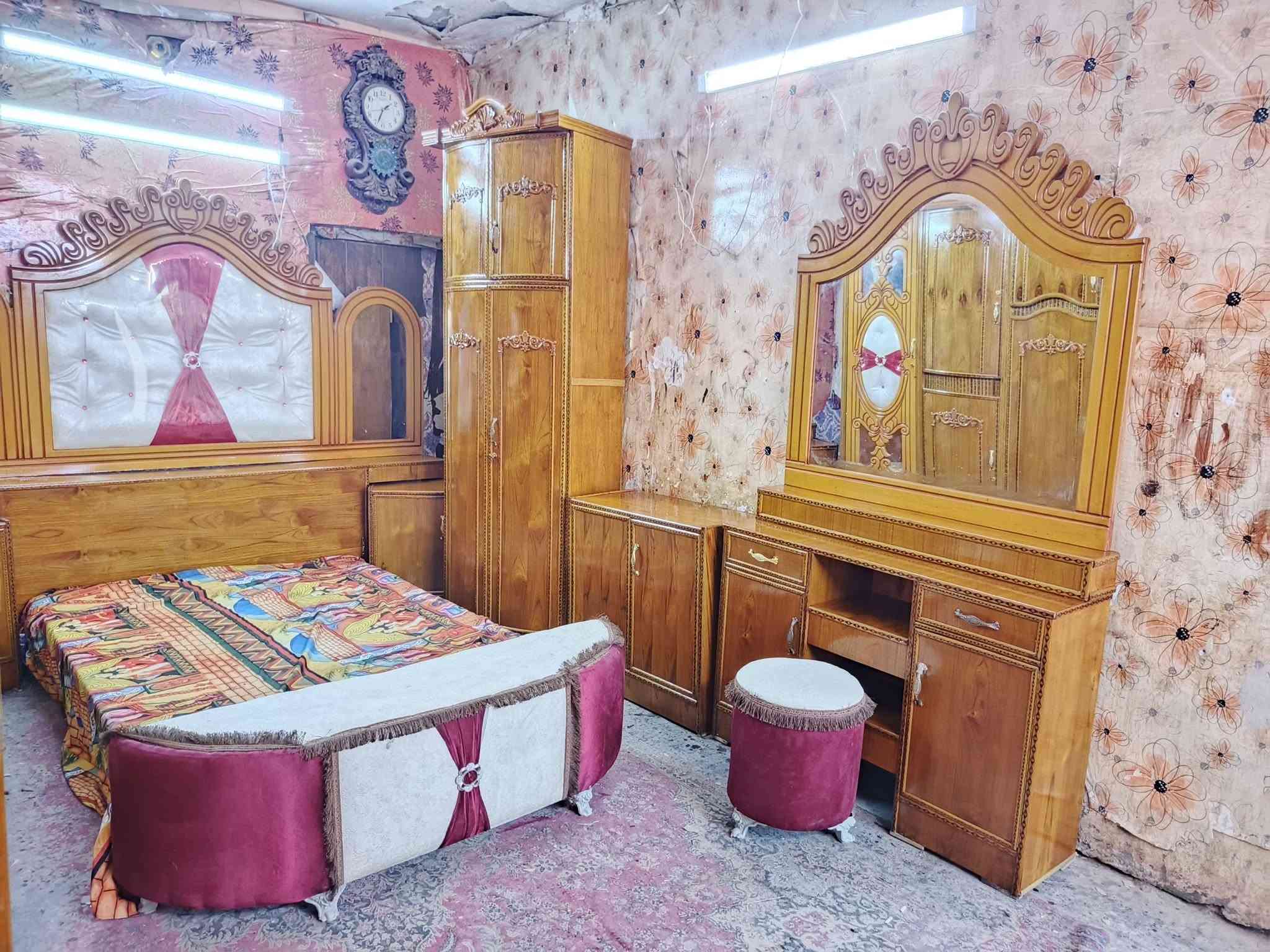 غرفه اخشاب خمس ابواب ملحق للبيع ***********السعر 750صاج الزاويه كنتوريه موديل حديث نضيفه جدن الزاويه برتفاع الكنتور اضافه شازلونه هديه زائد طابوريه مكياج العنوان بغداد وكو توصيل متواجد وتساب
