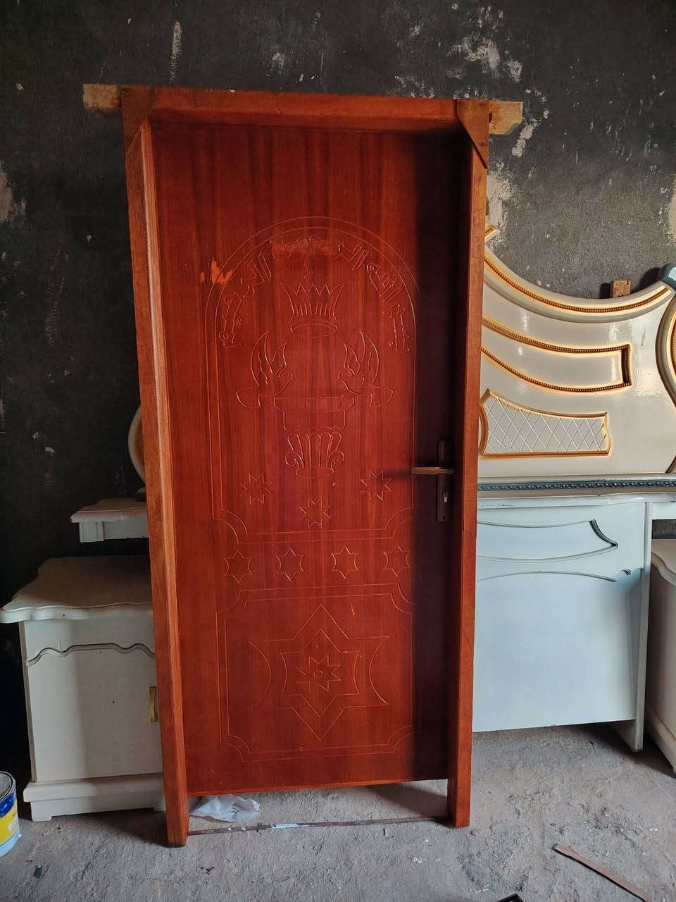 يوجد لدينا ثلاثة بيبان مع جرجوبه سعر باب و جرجوبه ١٢٥ ألف الواحد وبي مجال 
العنوان ذي قار قضاء الغراف قرب علوة الاسماك محل نجارة أثير ***********
