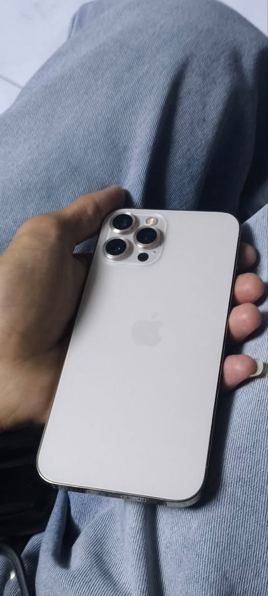 سلام عليكم آيفون 12بروً ماكس للبيع جهاز نضيف ذاكره 256مابدلً بي اي شي بطاريته75 سعره 475وبي مجال حكً جيتك كامل ملحقاته
***********
