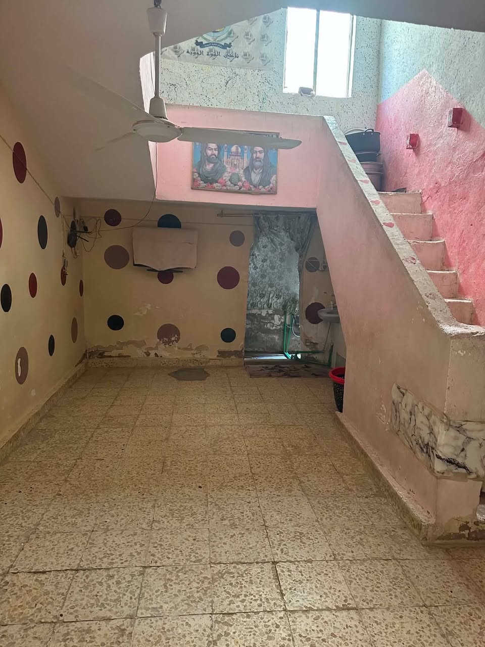 🏠 دار للبيع – طابو صرف 🏠
📍 الموقع: حي نادر – نهاية شارع ٧ نيسان، قرب مخبز بغداد.
📐 المساحة: ٢٤٦ م
🏡 مواصفات الدار: ▪️ ٣ غرف نوم
▪️ صالة
▪️ استقبال
▪️ مطبخ وحديقة واسعة
▪️ محلات عدد ٢
💡 الخدمات: ماء، كهرباء، نت ضوئي، مولدة سحب.
🏫 قريب من المدارس والأسواق وكافة الخدمات.
💰 السعر: 166 مليون للاستفسار ***********
